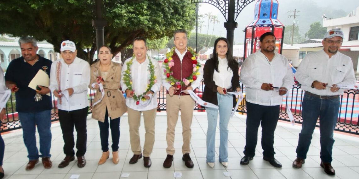 Inaugura Rutilio Escandón rehabilitación del Parque Público Municipal, en Ostuacán