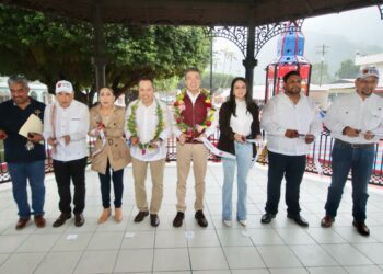 Inaugura Rutilio Escandón rehabilitación del Parque Público Municipal, en Ostuacán