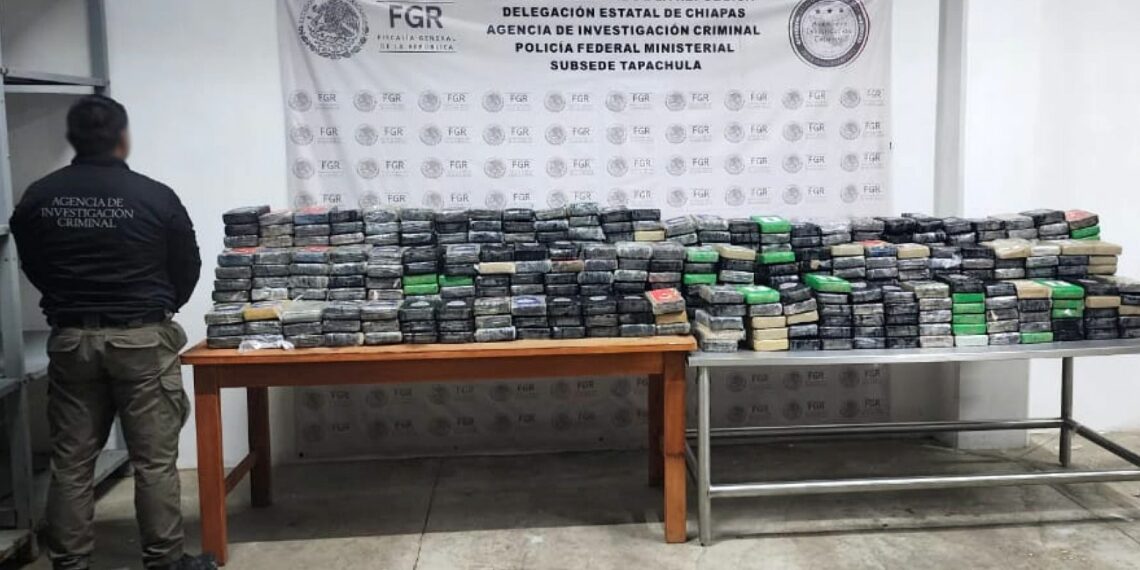 FGR ASEGURA MÁS DE MEDIA TONELADA DE PRESUNTA COCAÍNA