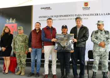 Entrega Rutilio Escandón patrullas, motopatrullas y equipamiento a Policía Municipal de Tuxtla Gutiérrez