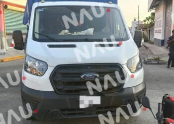 Motociclista causa accidente contra una camioneta