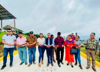 Pavimentación de calle con concreto mixto, en Ejido Talquian, Unión Juárez