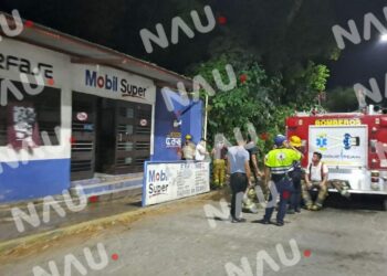 Se incendia 4 vehículos en un taller en el Boulevard príncipe Akishino