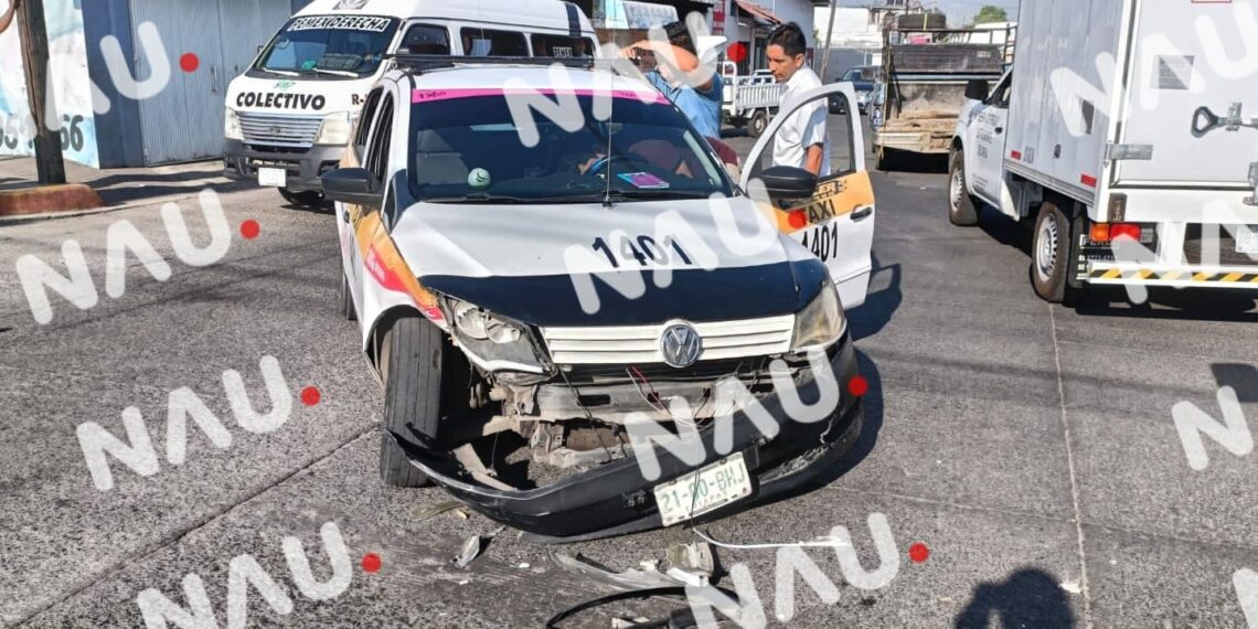 Taxista ocasiona accidente