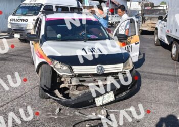 Taxista ocasiona accidente