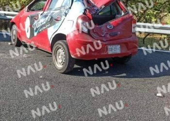 Tapachulteco vuelca en Pijijiapan en su vehículo