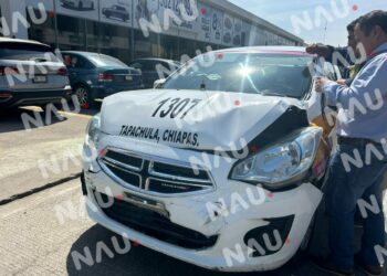 Taxista chocó por alcance contra combi de Pasaje