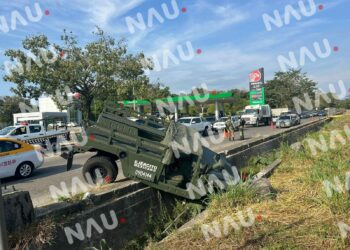 Un carro se le atravesó al Hummer del ejército