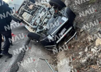 Volcadura de camioneta en tramo San Cristóbal-Tuxtla