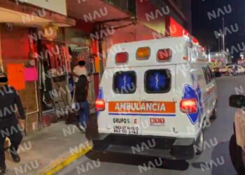 Mujer cae de segundo piso en la 5 Poniente, entre 4 y 6 Norte