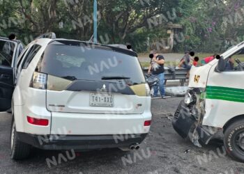Accidente en la Carretera de Tapachula: Choque Frontal Entre Camioneta y Unidad de Pasajeros Causa Tres Personas Lesionadas y Daños Materiales Superiores a 100,000 Pesos