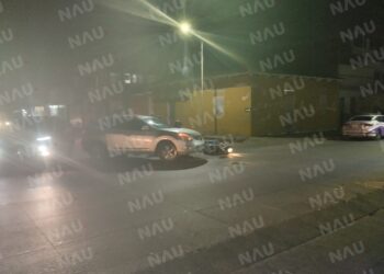 Accidente en Calzada Las Palmas: Motociclista Colisiona con Automóvil Blanco