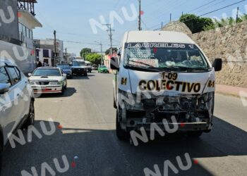 Atiende cruz roja a dos personas con lesiones leves en accidente
