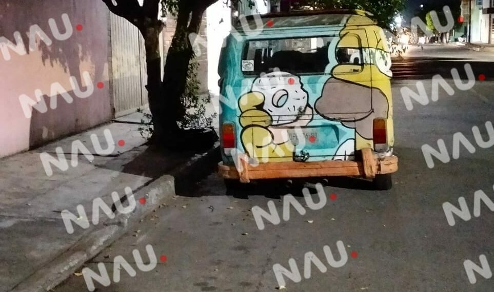 Combi abandonada se convierte en refugio para delincuentes en Tabachines de Los Laureles