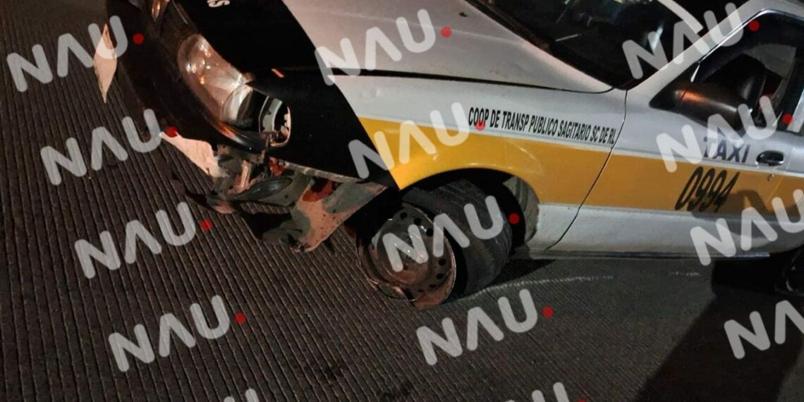 Con huellas de choque abandonan taxi local en Tapachula