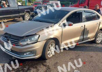 Daños materiales deja accidente en la colonia 5 de febrero