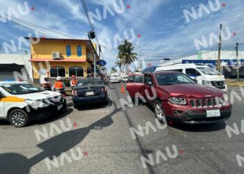 Dos personas afectadas por colisión en la intersección