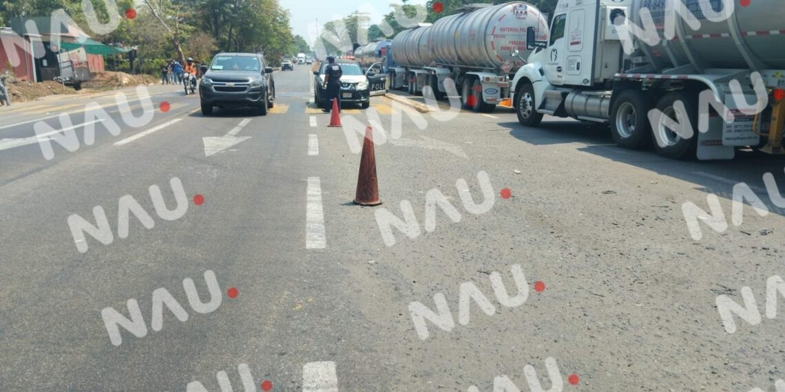 Falla mecánica de un pesado camión causa obstrucción de tránsito sobre la carretera Huehuetan TAPACHULA