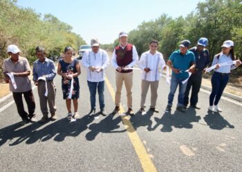 En Pijijiapan, Rutilio Escandón inaugura el camino San Isidro-Isla San José, en la localidad de Santa Virginia