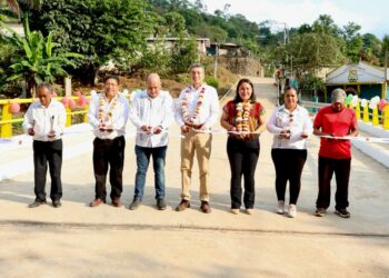 Beneficia Rutilio Escandón con construcción de puente vial a habitantes de Escuintla