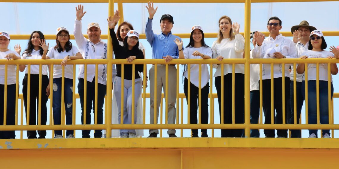 Rutilio Escandón entrega obra vial, autobuses escolares y equipamiento a la UP Tapachula