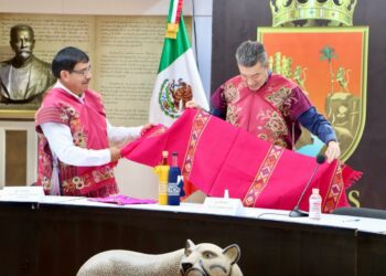 Pueblo de Zinacantán reconoce labor de Rutilio Escandón a favor de las comunidades indígenas