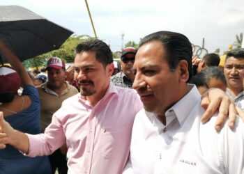 Esli Alvarez, aspirante a la alcaldía de Tapachula por morena, acompaña a Eduardo Ramirez Aguilar en su gira por la región