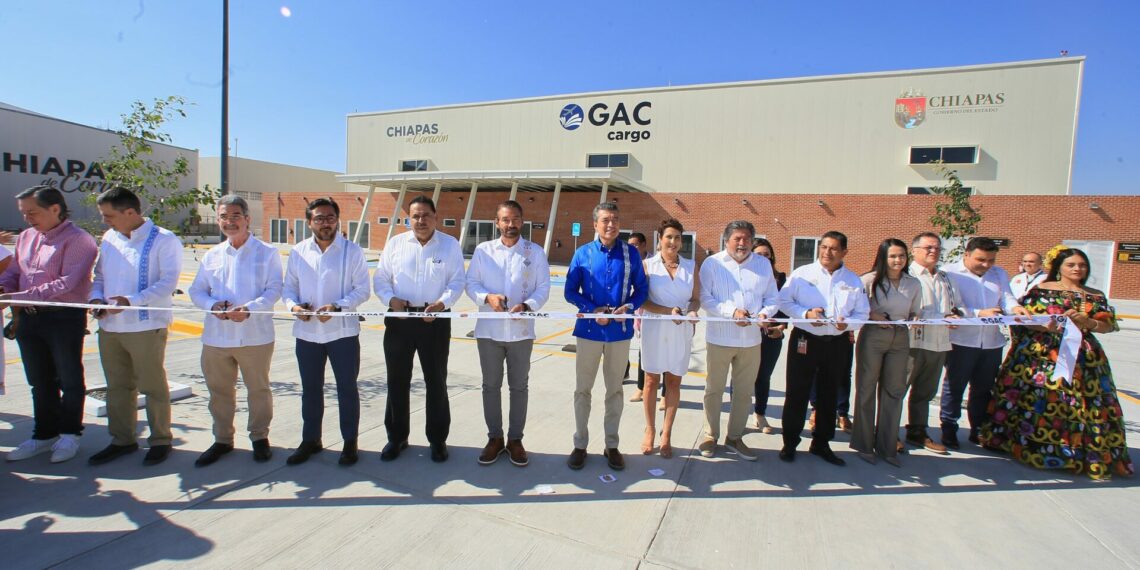 Rutilio Escandón inaugura la Plataforma y Hangar de Carga del Aeropuerto Internacional Ángel Albino Corzo