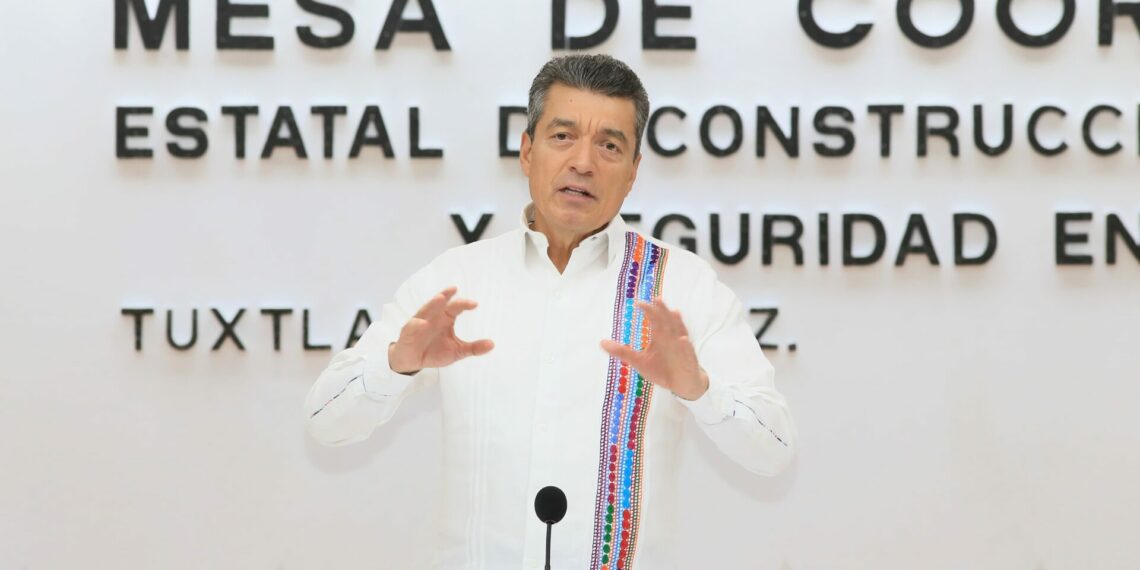 Pide Rutilio Escandón extremar precauciones al realizar actividades marítimas por fuertes oleajes