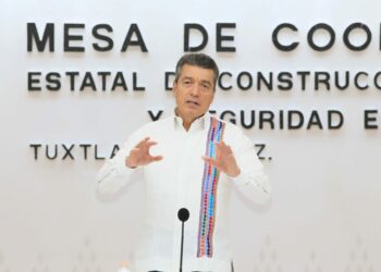 Pide Rutilio Escandón extremar precauciones al realizar actividades marítimas por fuertes oleajes