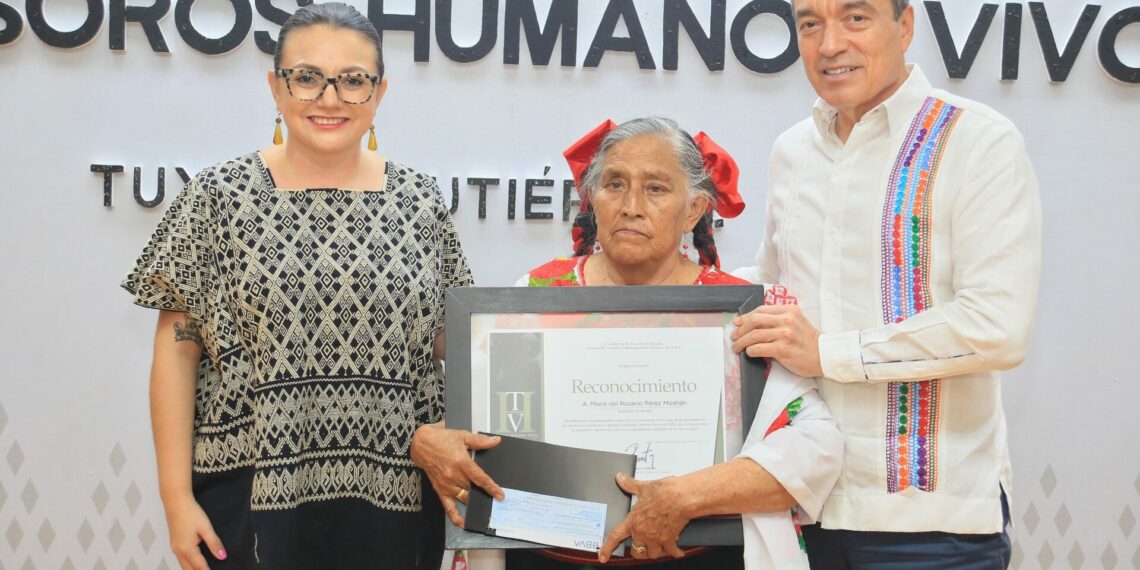 Rutilio Escandón entrega nombramientos Tesoros Humanos Vivos de Chiapas