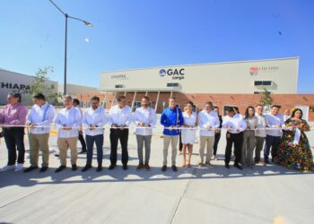 Destaca Rutilio Escandón crecimiento del Aeropuerto Internacional Ángel Albino Corzo