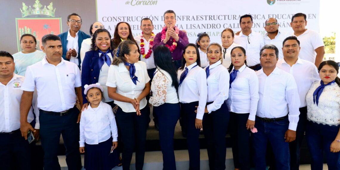 Inaugura Rutilio Escandón aulas en la Primaria Lisandro Calderón Hernández de Ocozocoautla