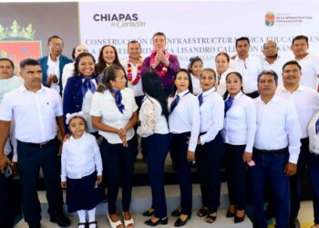 Inaugura Rutilio Escandón aulas en la Primaria Lisandro Calderón Hernández de Ocozocoautla