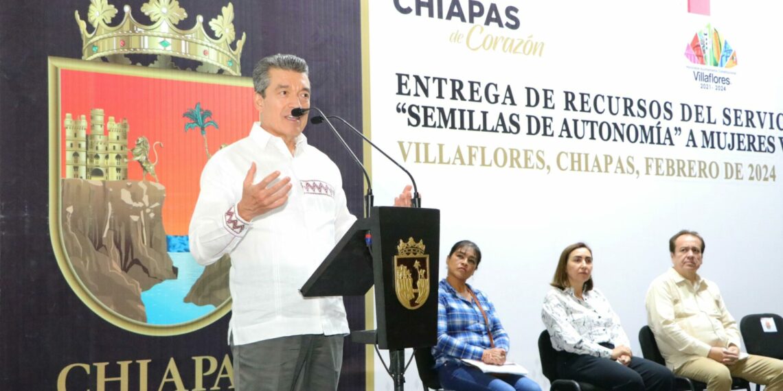 Entrega Rutilio Escandón recursos de “Semillas de Autonomía” a mujeres de Villaflores