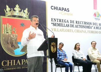 Entrega Rutilio Escandón recursos de “Semillas de Autonomía” a mujeres de Villaflores