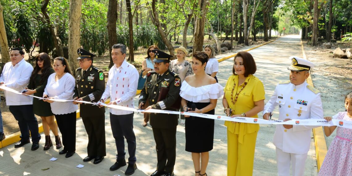 En Tapachula, Rutilio Escandón inauguró la 2ª etapa de pavimentación de vialidades en el Campo Militar No. 36