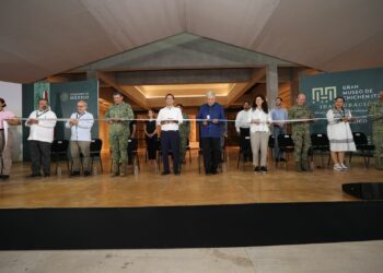 Acompaña Rutilio Escandón al presidente AMLO a inauguración del Gran Museo de Chichen-Itzá