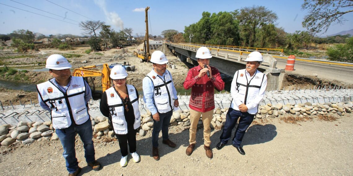 Supervisa Rutilio Escandón obra de ampliación del tramo carretero La Angostura-San Francisco Pujiltic