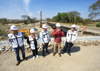 Supervisa Rutilio Escandón obra de ampliación del tramo carretero La Angostura-San Francisco Pujiltic