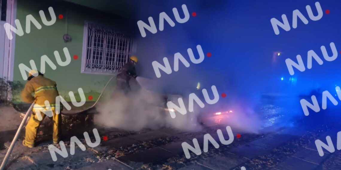 Incendio Consumió Totalmente una Camioneta en Tapachula, Chiapas