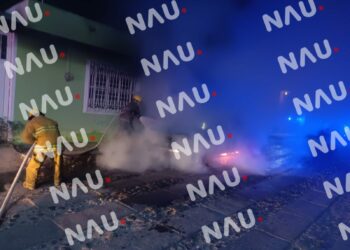 Incendio Consumió Totalmente una Camioneta en Tapachula, Chiapas