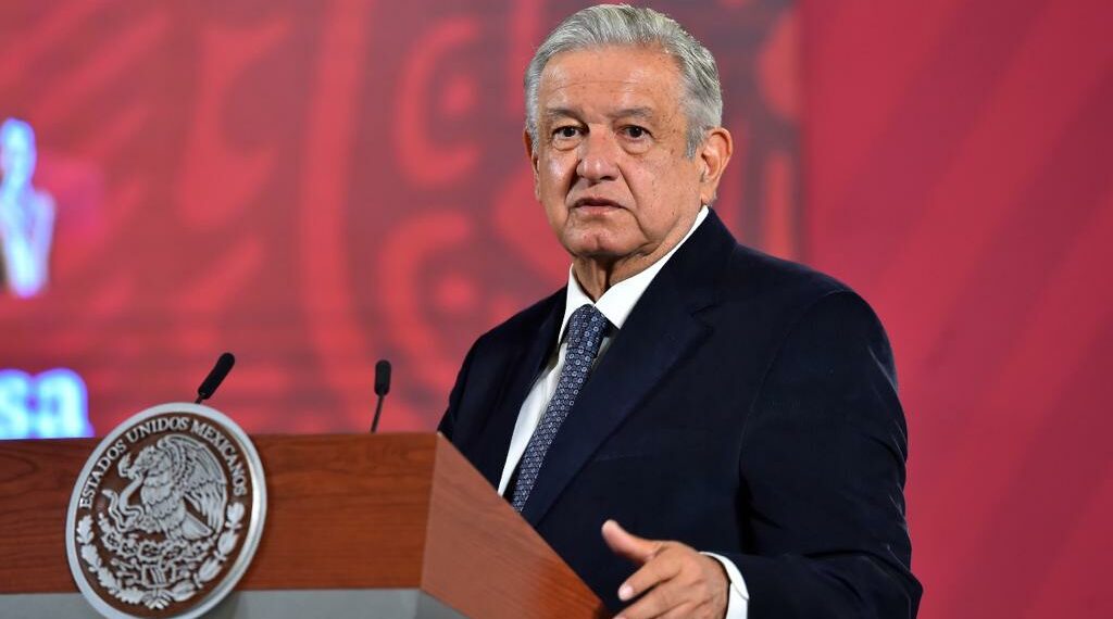 López Obrador rechaza acusaciones de vínculos con narcotráfico durante la campaña de 2006