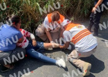 Pareja resultan lesionados en accidente