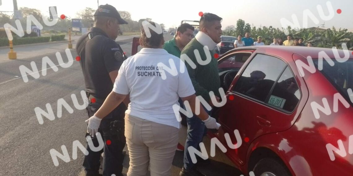 Un conductor sufre heridas leves tras impacto con tráiler