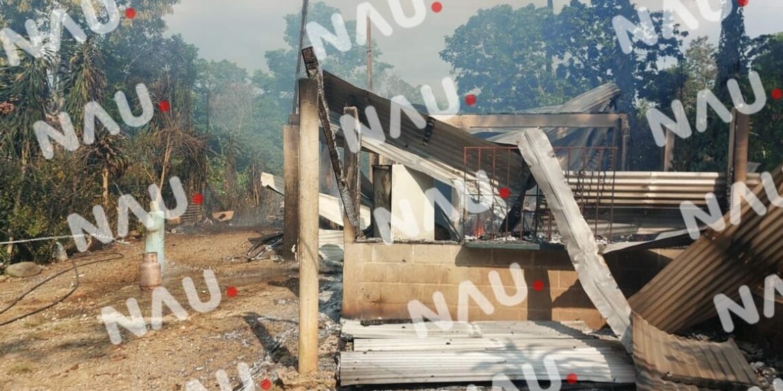 “Vídeo” Incendio devasta casa en la parada Guardania en la Carretera a Nueva Alemania zona media alta