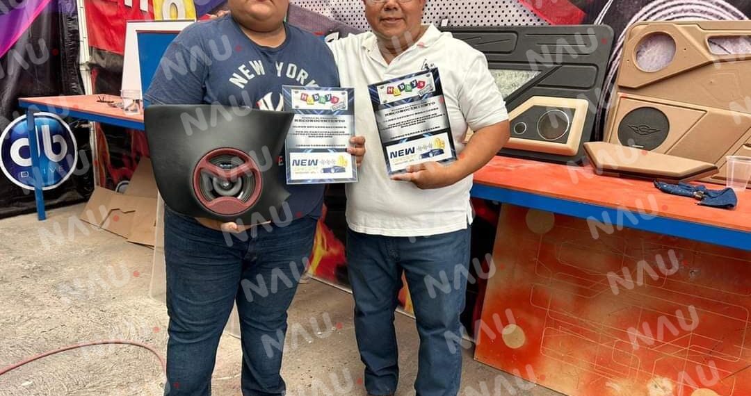 Padre e hijo tapachultecos se capacitan en curso de actualización de car audio en Guadalajara