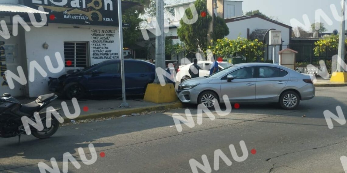 Choque deja solo daños en el par vial