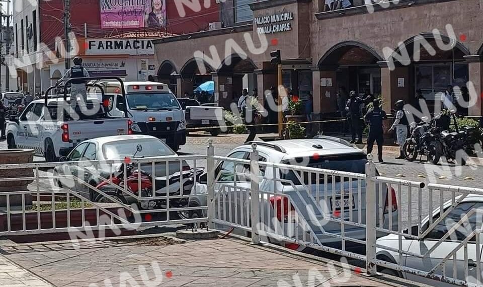 Fue herido a balazos frente a la presidencia de Tonalá
