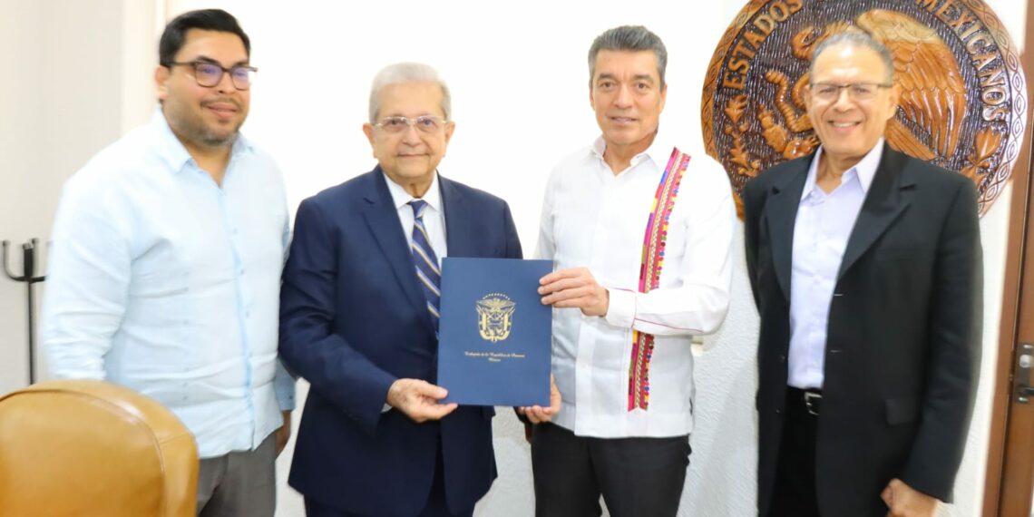 Se reúnen gobernador y embajador de Panamá en México